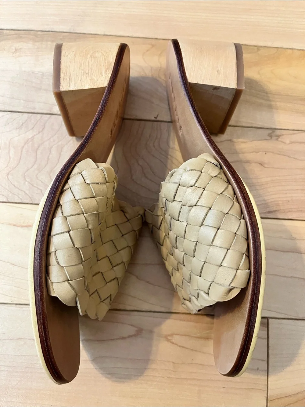 Liberté Santorini Woven Mule Heeled Sandals in Cream Leather Wood size 9